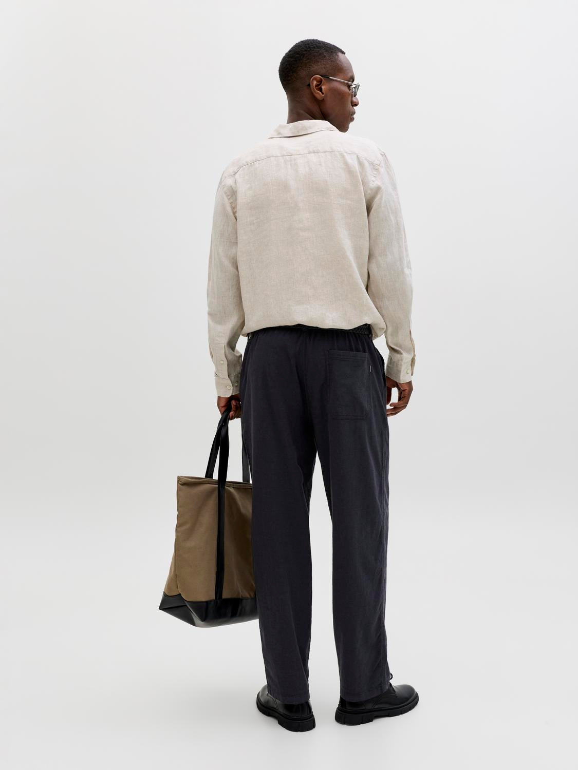 model_shot-back